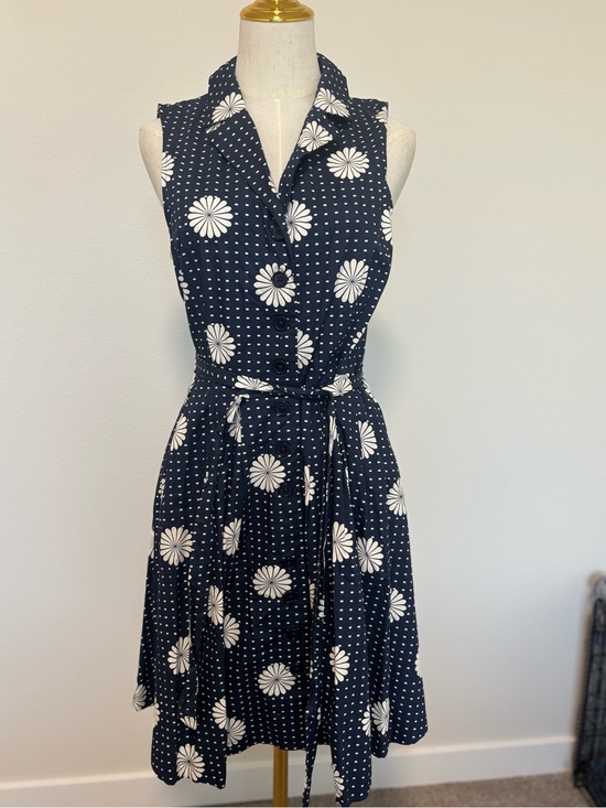 Modcloth Dresses & Skirts - ModCloth Navy and White Sleeveless Floral Shirt Dress with Tie Waist